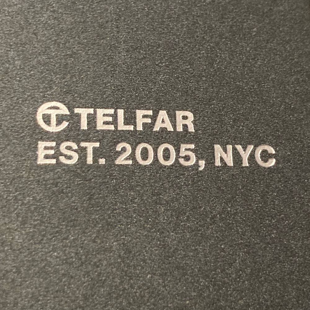 🛑SOLD🛑 NEW😍👑 Authentic Gold TELFAR logo stud earrings - Picture 5 of 10